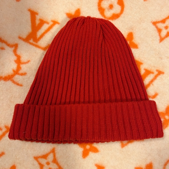BURBERRY Ribbed Wool Beanie – Unisex Fit (Red) - Picture 2 of 2